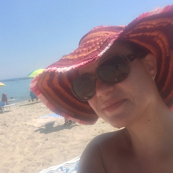 Meet your Posher, Jen - Picture 1 of 6